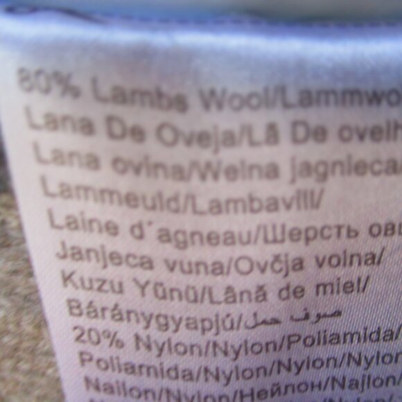 80% Lamb's wool grey wolf scarf - Picture 6 of 6